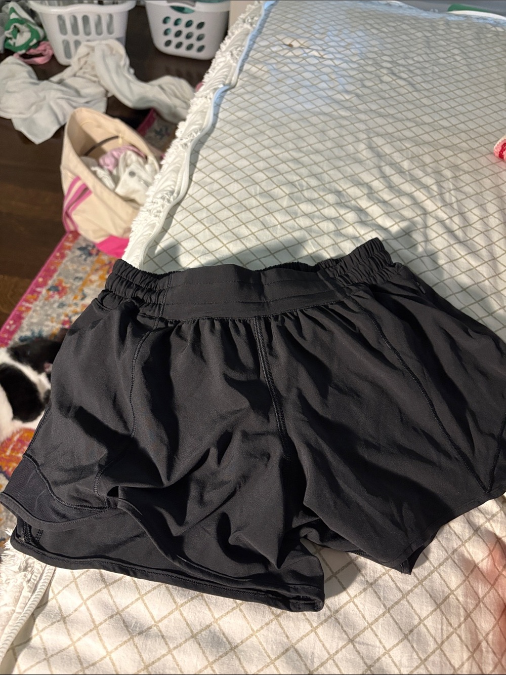 Black Lululemon hottie hot size4 4 inch